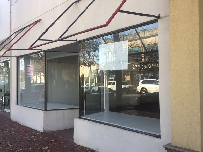 More Photos Of 42 Middle Neck Rd, Great Neck Storefront For Lease