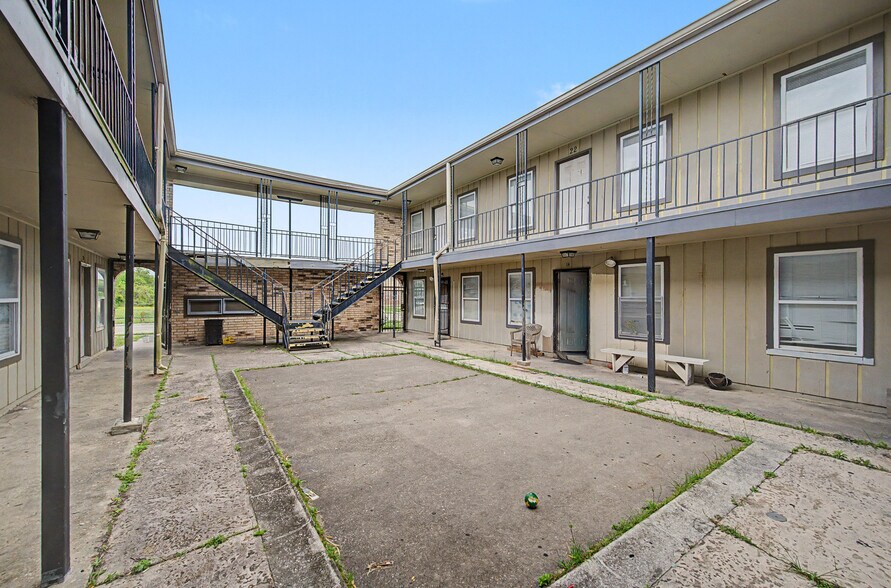 More Photos Of 6711-6817 Tara Ln, New Orleans Apartments For Sale