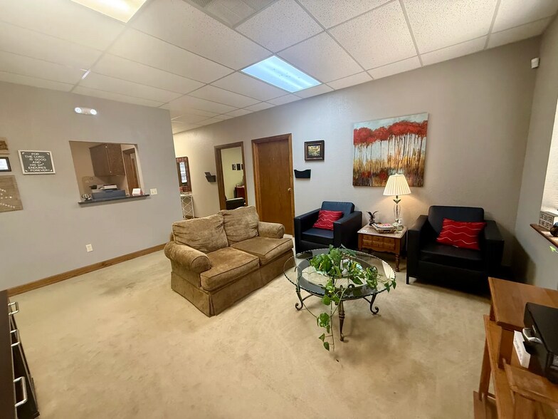 More Photos Of 2017-2019 Heritage Park Dr, Oklahoma City Office For Sale