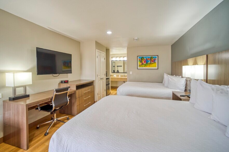 More Photos Of 400 E Avenue G, Port Aransas Hotel For Sale