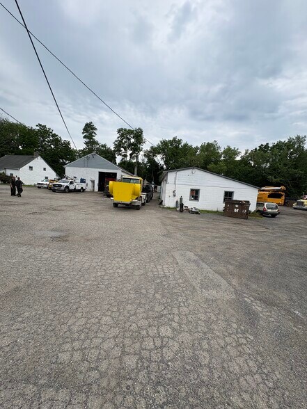 More Photos Of 349 Rt-57, Washington Auto Dealership For Lease