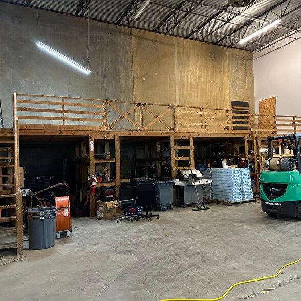 More Photos Of 10615 Shadow Wood Dr, Houston Office For Lease