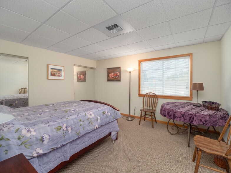 More Photos Of 345 1st St, Elkton Winery Vineyard For Sale