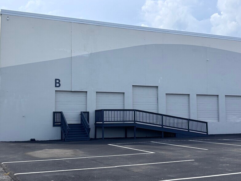 More Photos Of 490 Industrial Dr, Mount, Mount Juliet Warehouse For Lease