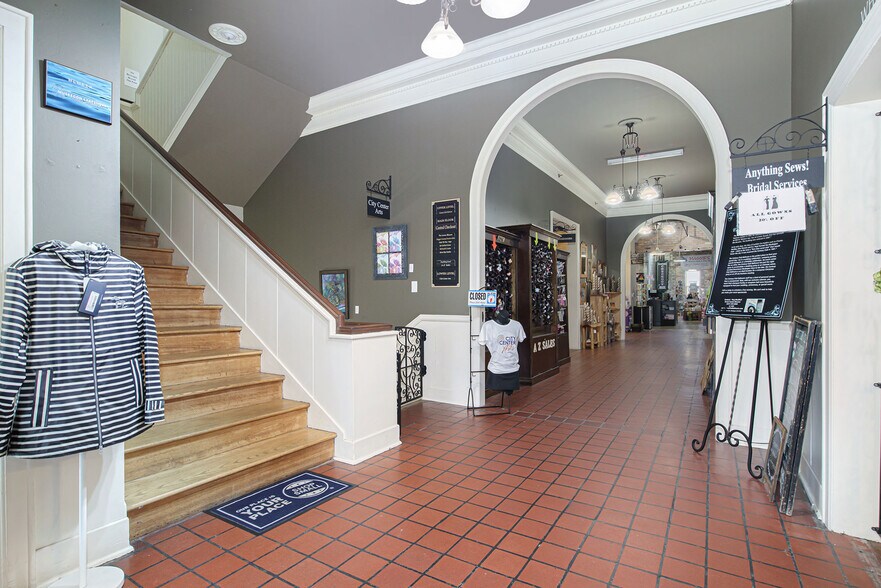 More Photos Of 356 W Western Ave, Muskegon Storefront For Sale