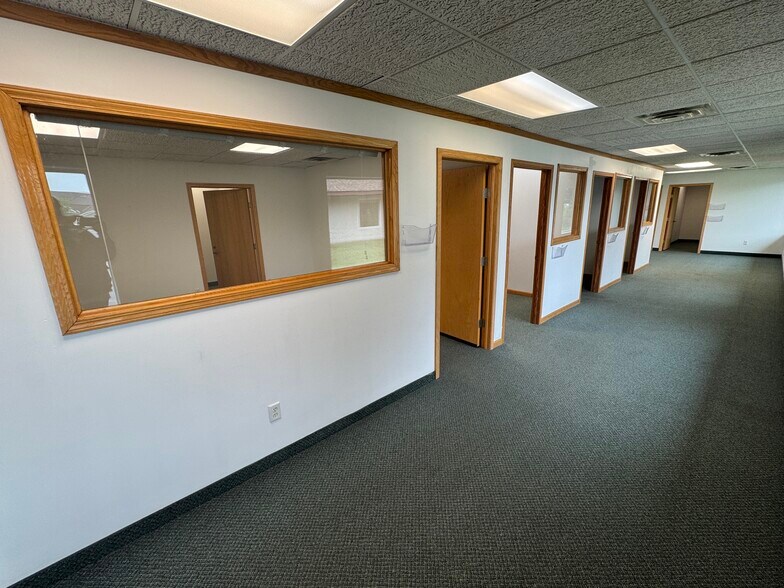 More Photos Of 5833 Pecan St, North Branch Office For Sale