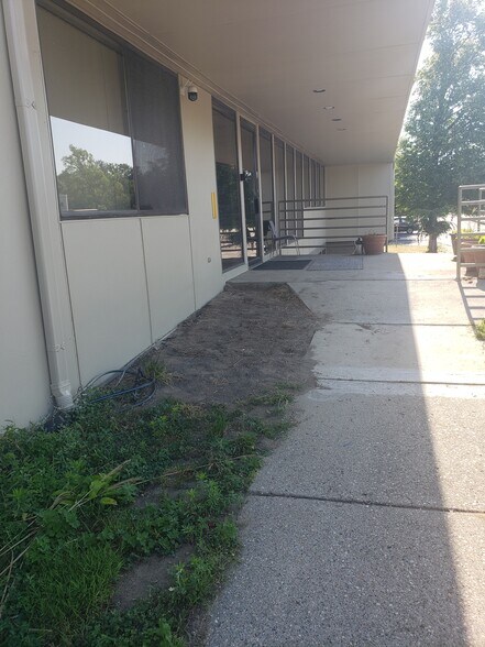 More Photos Of 24724 Lahser Rd, Southfield Office For Sale