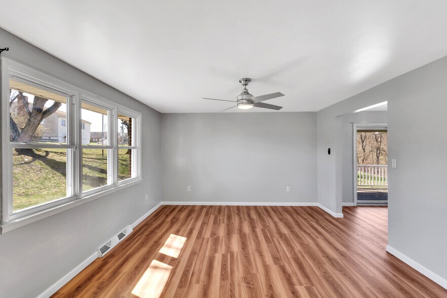 More Photos Of 1060 Pittsburgh Rd, Valencia Office Residential For Sale