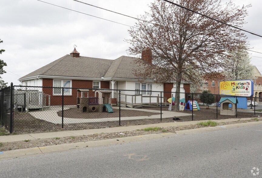 Primary Photo Of 604 SW Jefferson St, Lee's Summit Daycare Center For Lease
