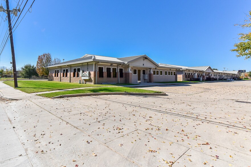 More Photos Of 5751 Blythewood St, Houston Unknown For Lease