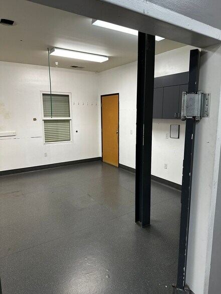 More Photos Of 7680 Clybourn Ave, Sun Valley Light Manufacturing For Lease