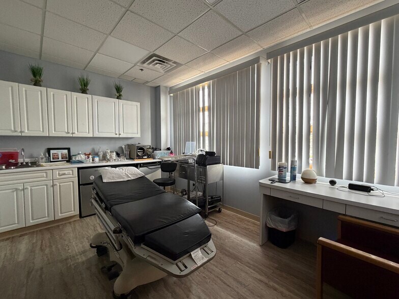 More Photos Of 1550 Richmond Ave, Staten Island Medical For Lease