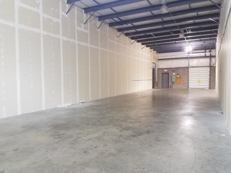 More Photos Of 680 Crown Industrial Ct, Chesterfield Flex For Lease