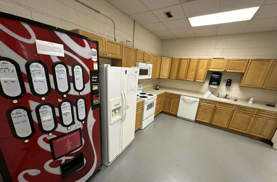 More Photos Of 157 Industrial Dr, King Warehouse For Lease