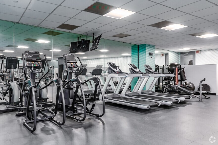 More Photos Of 5425-5481 Wisconsin Ave, Chevy Chase Unknown For Sale