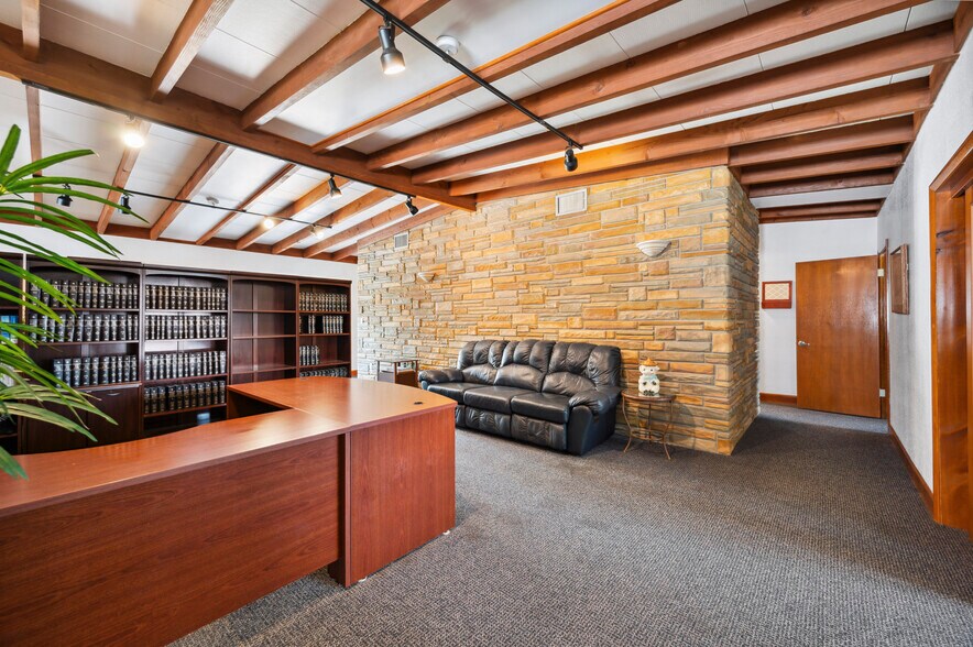 More Photos Of 304 Doris Dr, Lakeland Medical For Sale