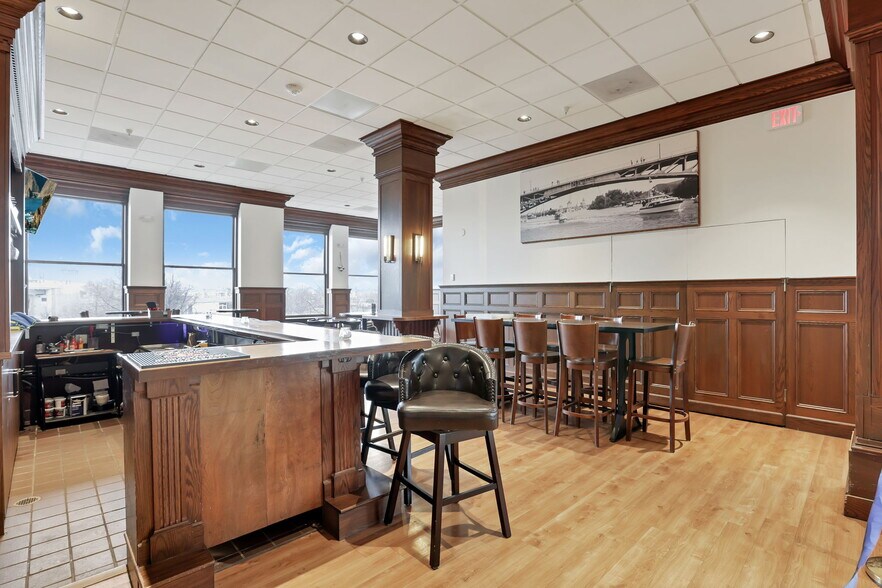 More Photos Of 301 Broadway, Lorain Hotel For Lease