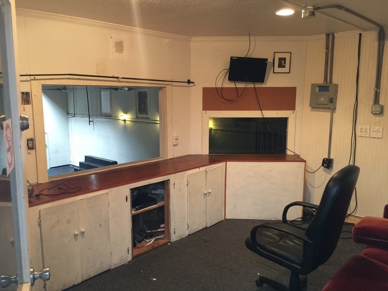 More Photos Of 840 Ralph David Abernathy Blvd SW, Atlanta Storefront For Lease