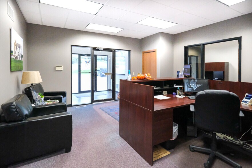 More Photos Of 40 Good Counsel Dr, Mankato Office For Sale