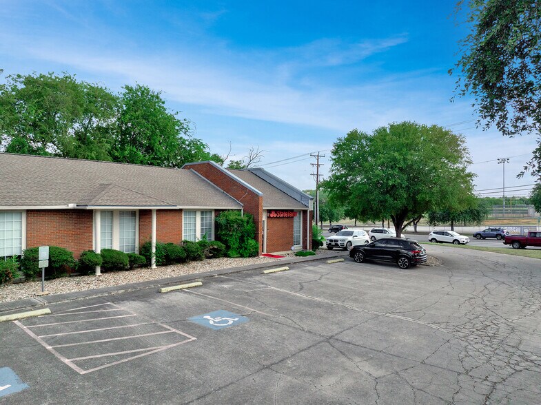 More Photos Of 6029 Fountainwood St, San Antonio Office For Lease