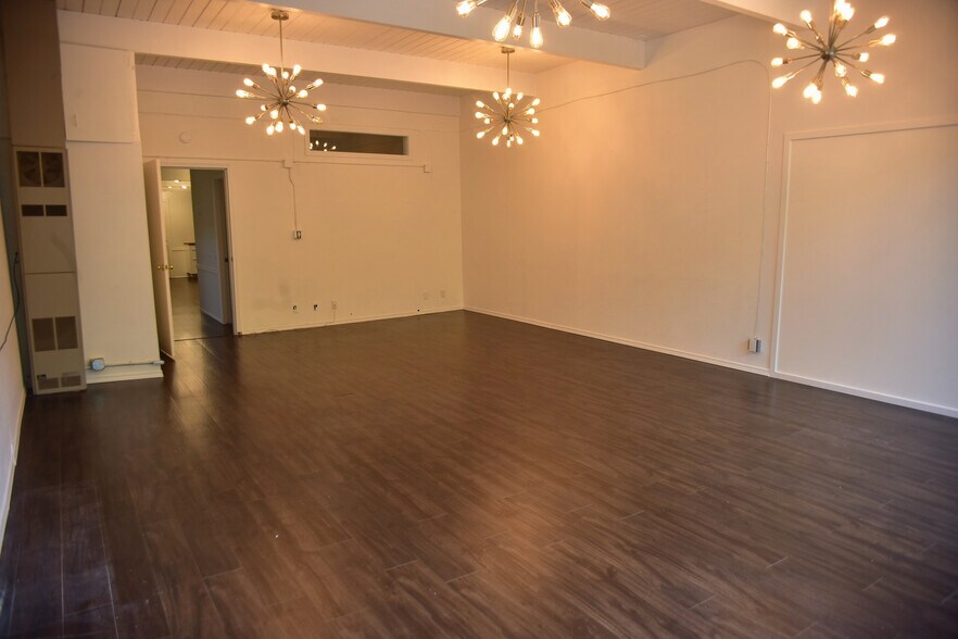 More Photos Of 447 SW 152nd St, Burien Storefront Retail Office For Lease