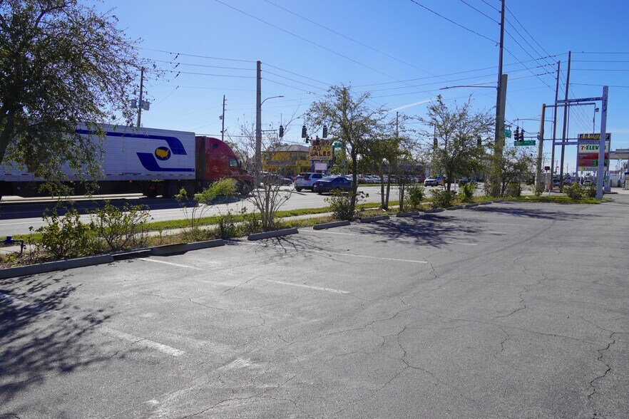 More Photos Of 5800 34th St N, Saint Petersburg Restaurant For Sale