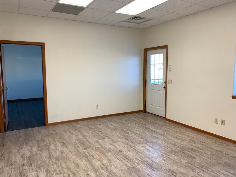 More Photos Of 5629 Bob Ln, Black Hawk Warehouse For Lease