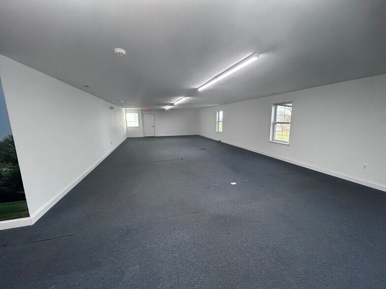 More Photos Of 6008 Fair Oaks Dr, Frederick Showroom For Lease