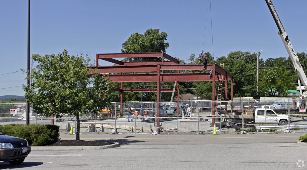 More Photos Of 2518-2572 South Rd, Poughkeepsie Unknown For Lease