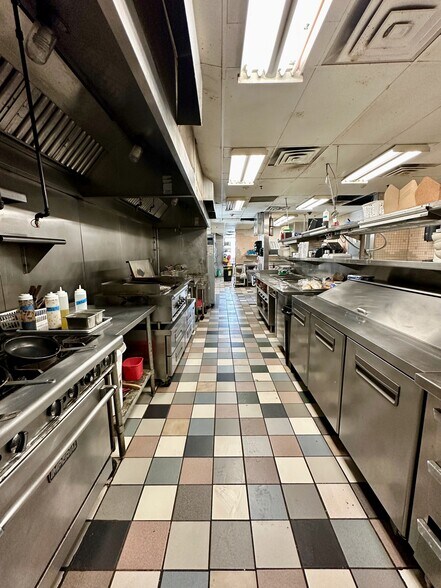 More Photos Of 724 S Massachusetts St, Lawrence Storefront Retail Residential For Lease