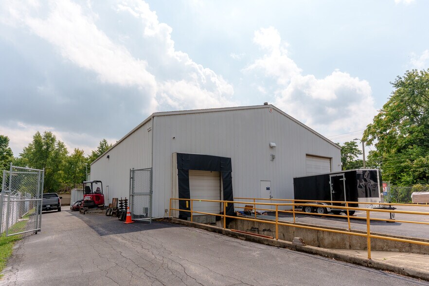 More Photos Of 722 Ketcham St, Indianapolis Warehouse For Sale