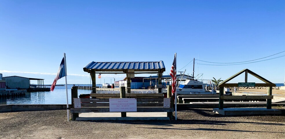 More Photos Of 316 Main St st, Seadrift Light Manufacturing For Sale