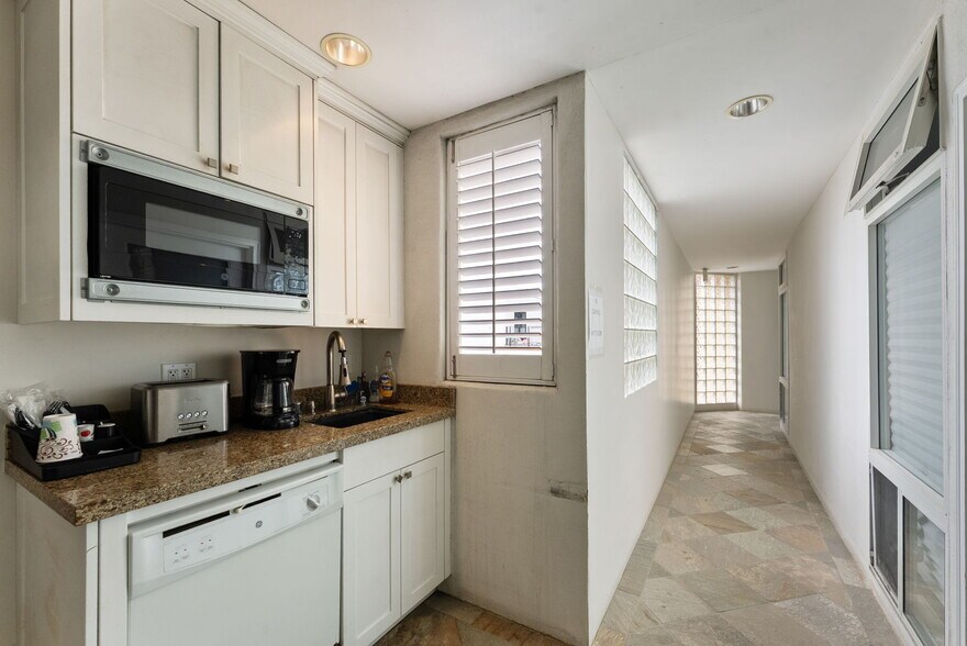 More Photos Of 2534 State St, San Diego Office For Sale