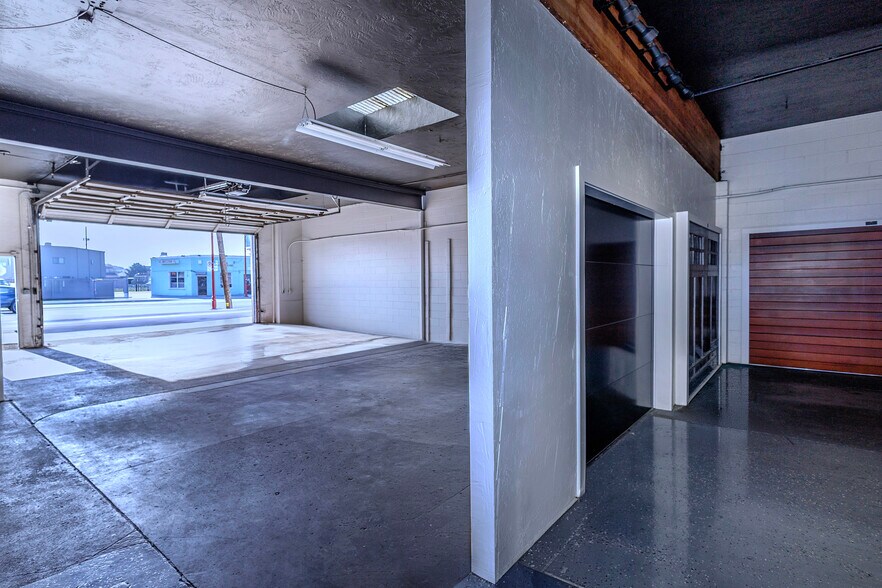 More Photos Of 2951 Middlefield Rd, Redwood City Service For Sale