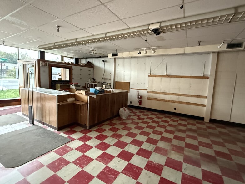 More Photos Of 1 Hudson Ave, Chatham General Retail For Lease