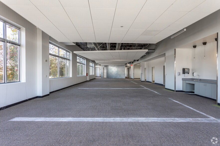 More Photos Of 1703 N Plano Rd, Richardson Unknown For Lease