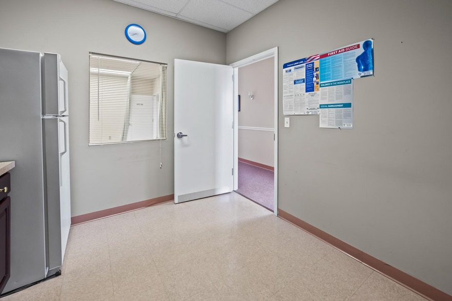 More Photos Of 1374 Whitehorse Hamilton Square Rd, Hamilton Office For Sale