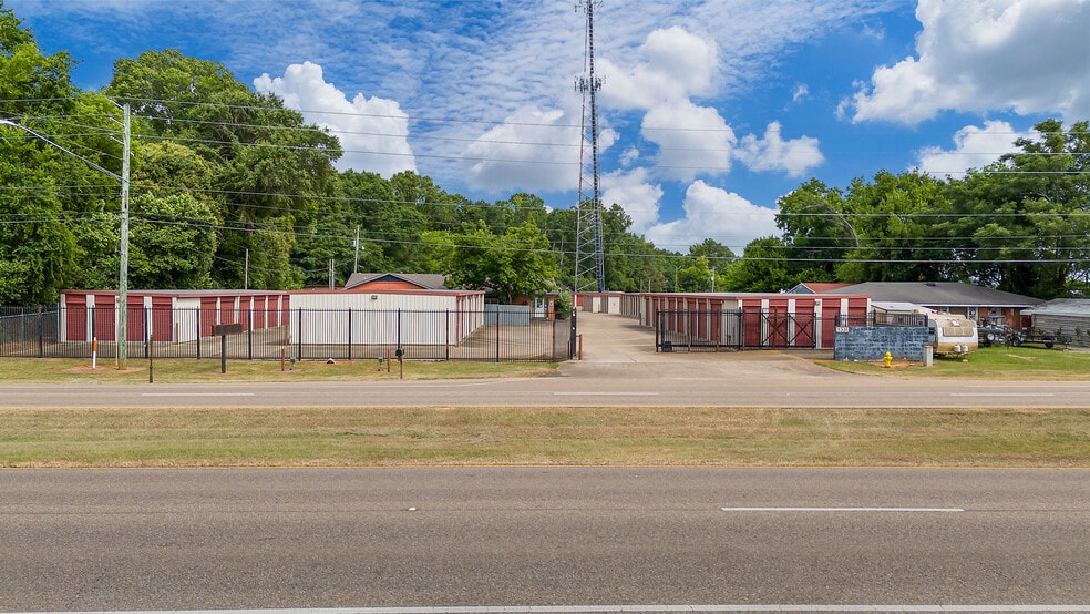 More Photos Of 2331 Congressman W L Dickinson dr, Montgomery Self Storage For Sale