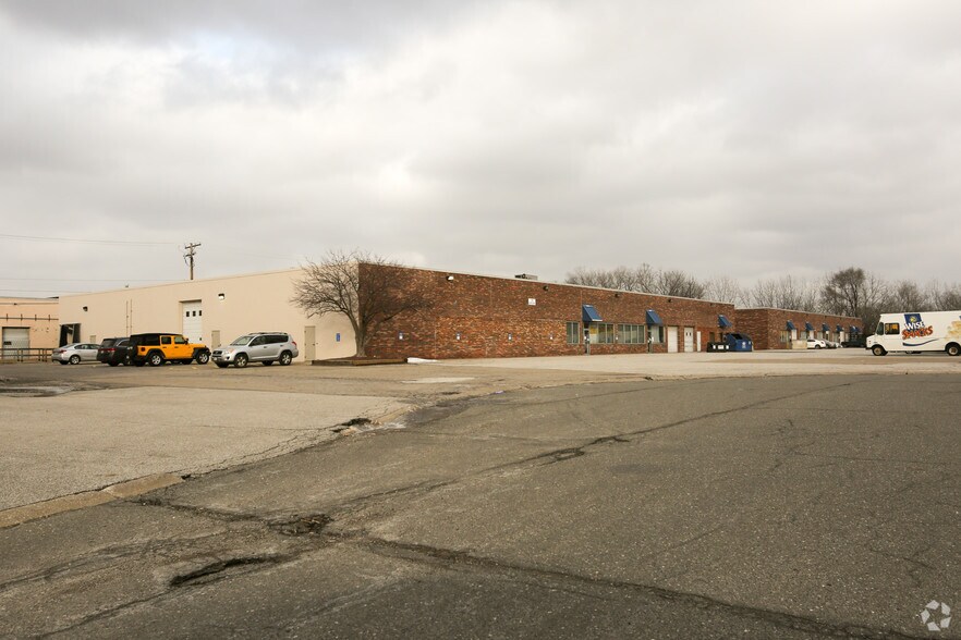 More Photos Of 210 Hayes Dr, Brooklyn Heights Manufacturing For Lease