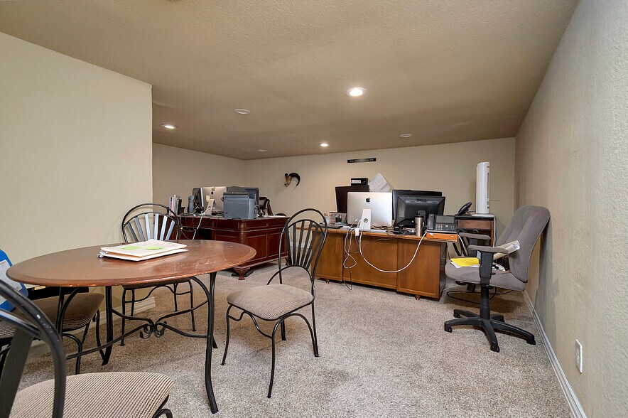 More Photos Of 7716 Davis Blvd, North Richland Hills Storefront For Lease