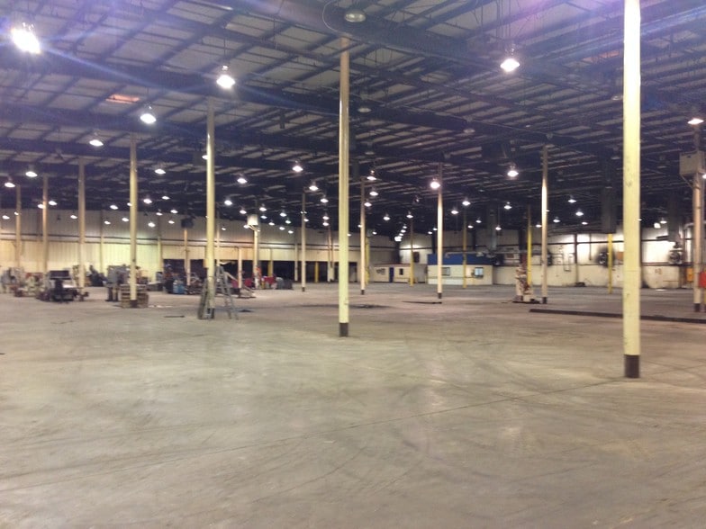 More Photos Of 400 N Harvey St, Seminole Manufacturing For Lease