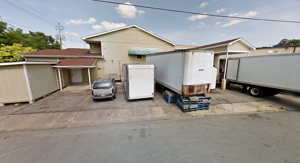 More Photos Of 628 Meridian St N, Huntsville Freestanding For Lease
