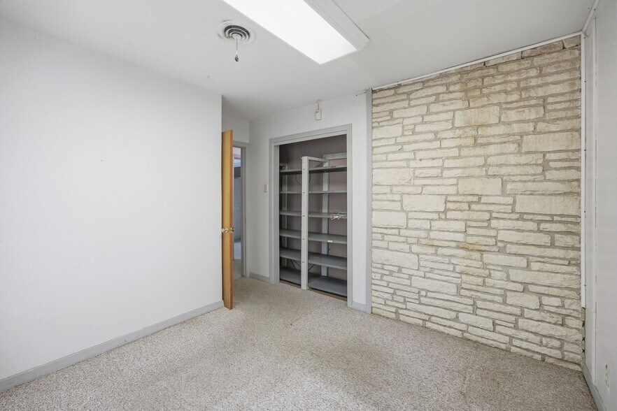 More Photos Of 7909 Rosson Dr., Austin Land For Lease
