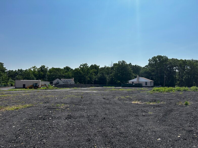More Photos Of 2705 Old Rodgers Rd, Bristol Auto Salvage Facility For Lease