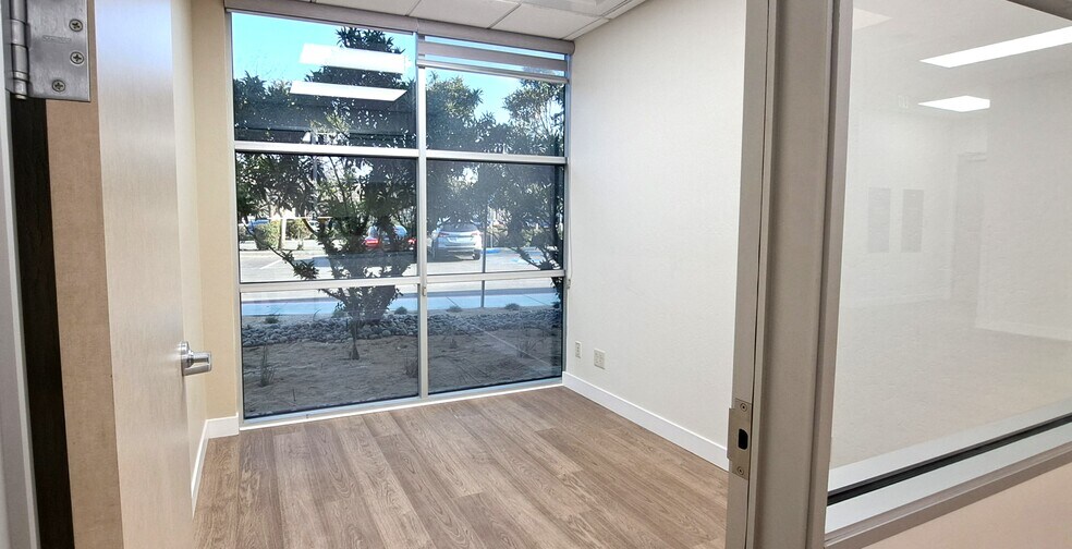 More Photos Of 100 Old River Rd, Bakersfield Medical For Lease