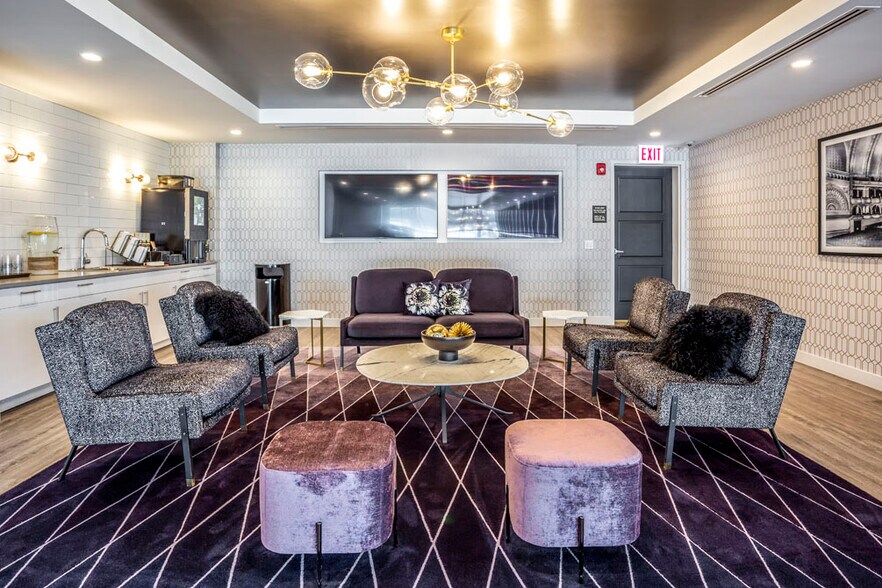 More Photos Of 811 W Agatite Ave, Chicago Apartments For Lease