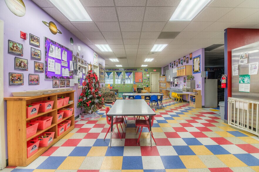 More Photos Of 909 N 21st Ave, Yakima Daycare Center For Sale