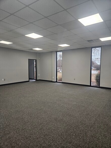 More Photos Of 1512 Hooker Rd, Greenville Showroom For Sale