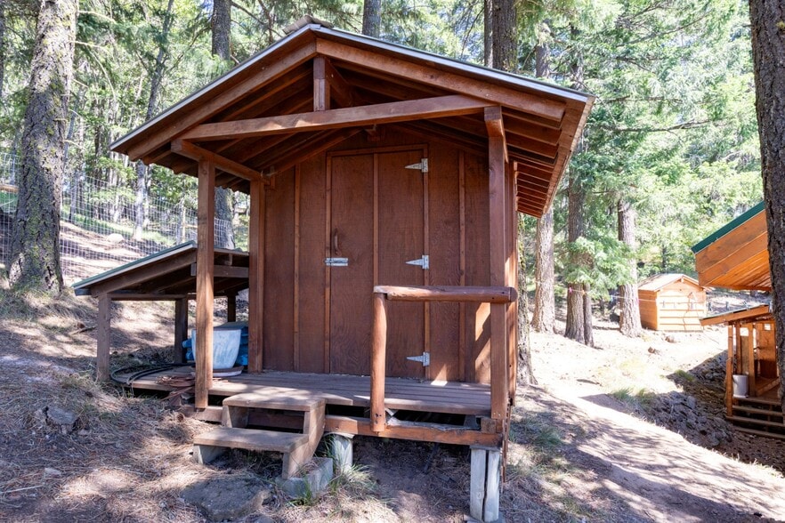 More Photos Of 82 Meadows Loop, Lyle Specialty For Sale