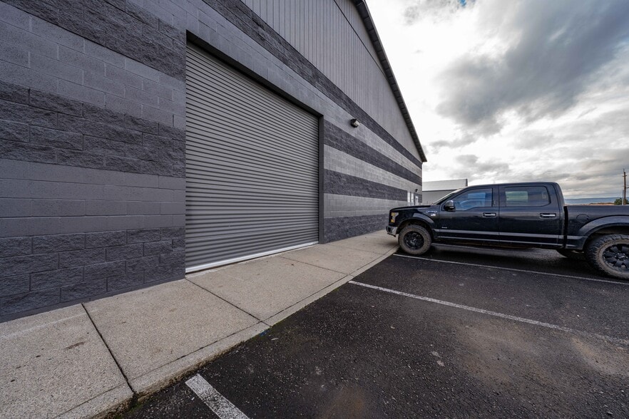 More Photos Of 1918 Bobcat Way, White City Warehouse For Sale